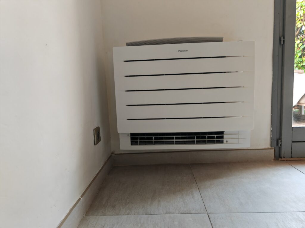 Dainkin console mural